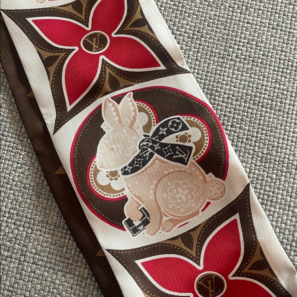 Rare Louis Vuitton Precious Rabbit Bandeau Year of the Rabbit Silk M78135 NWT - Picture 2 of 5